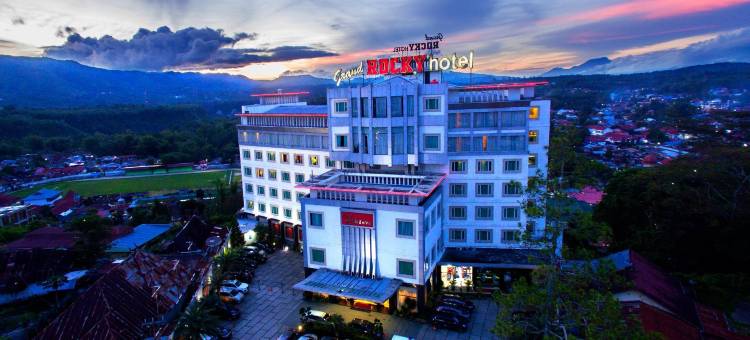 武吉丁宜洛奇大酒店(Grand Rocky Hotel Bukittinggi)图片