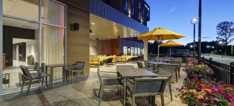 Courtyard Iowa City University Heights图片