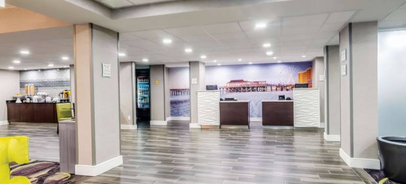 默特尔比奇北国王公路拉昆塔温德姆套房酒店(La Quinta Inn & Suites by Wyndham Myrtle Beach - N Kings Hwy)图片