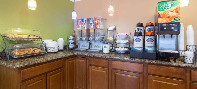 沃基肖温德姆呗盟酒店(Baymont by Wyndham Waukesha)图片