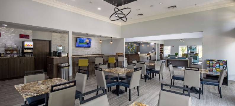 维米利恩河贝斯特韦斯特优质酒店及套房(Best Western Plus Vermilion River Inn & Suites)图片