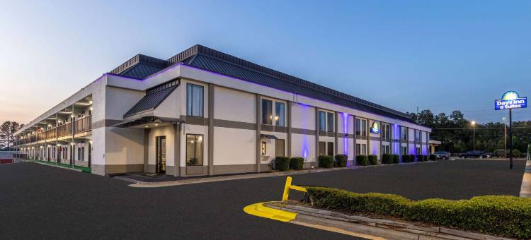 费耶特维尔西北堡布拉格地区戴斯酒店(Days Inn & Suites by Wyndham Fort Bragg/Cross Creek Mall)图片