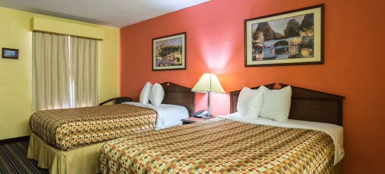 图珀洛巴恩斯克罗辛伊克诺旅馆(Econo Lodge Tupelo Barnes Crossing)图片