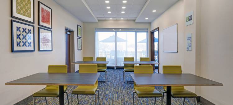 Holiday Inn Express & Suites Lenexa - Overland Park Area图片