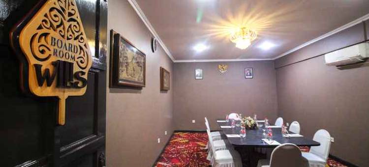 谏义里自由酒店(Hotel Merdeka Kediri)图片