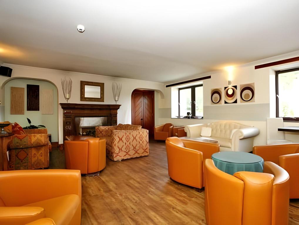 The Auld Kirk Over view