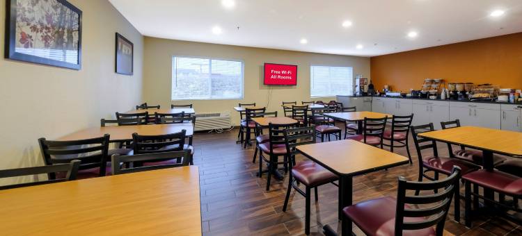 欧塞奇比奇红顶酒店-奥沙克湖(Red Roof Inn Osage Beach - Lake of The Ozarks)图片