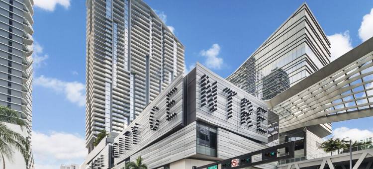 布里克尔热水浴缸和烧烤设施度假屋，免费停车(Hot Tub BBQ Near Brickell W/ Free Parking)图片