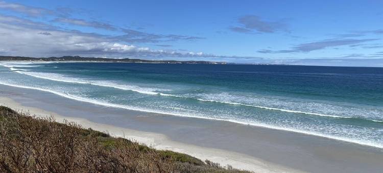 Koru Cottage is a cosy home nestled in the dunes of beautiful Vivonne Bay on KI.图片