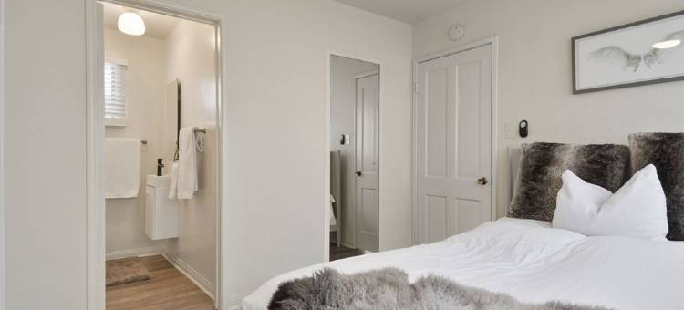 Newly Remodeled Home | Steps to the Sand图片