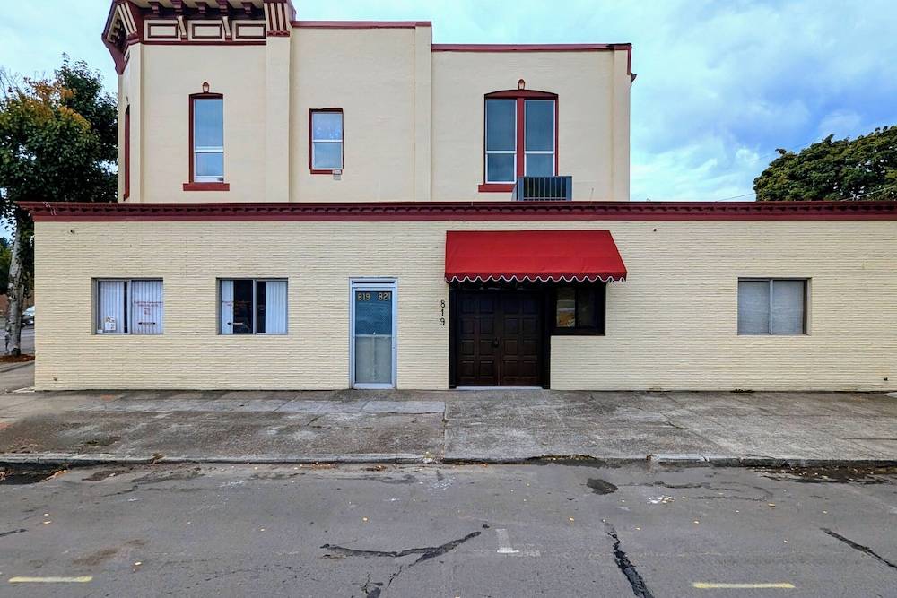The 1888 Building - Historic 1-Bedroom Loft Experience in Downtown Newberg