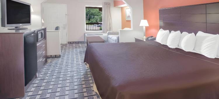 派恩布拉夫戴斯套房酒店(Days Inn & Suites by Wyndham Pine Bluff)图片