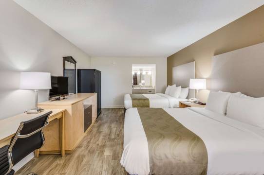 温泉城 - 汉密尔顿湖凯艺套房酒店(Quality Inn & Suites Hot Springs - Lake Hamilton)