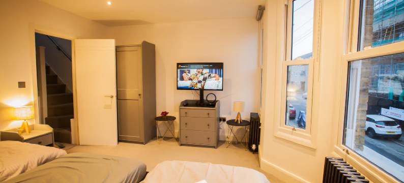 苏比顿豪华花园房19号(Surbiton Luxury Garden House 19A)图片