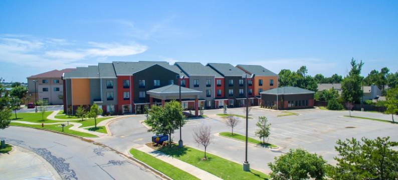 诺曼大学附近舒适套房酒店(Comfort Inn & Suites Norman Near University)图片