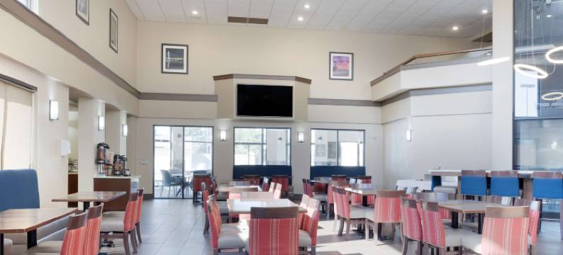 舒适套房酒店威奇托东北(Comfort Inn & Suites Wichita Northeast)图片