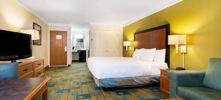 圣彼得克利尔沃特机场拉昆塔温德姆套房酒店(La Quinta Inn & Suites by Wyndham St. Pete-Clearwater Airpt)图片