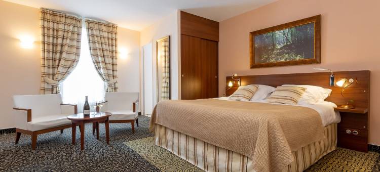 布尔乔亚家庭餐厅酒店(Hôtel Restaurant Famille Bourgeois "La Cote des Monts Damnés")图片