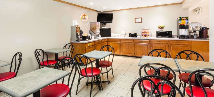 爱奥尼亚温德姆速8酒店(Super 8 by Wyndham Ionia MI)图片