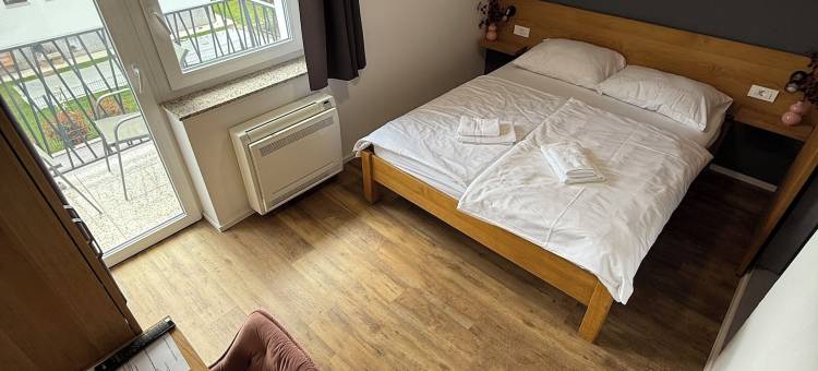 采尔克利耶·机场五分钟PJ酒店(PJagodic Hotel Cerklje)图片