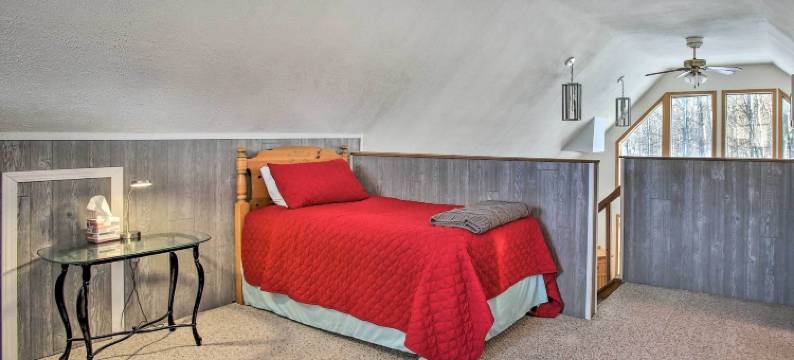 位于雪上移动车及全地形车路径上的北方湖居民房(Lakes of the North Home on Snowmobile and Atv Trail!)图片