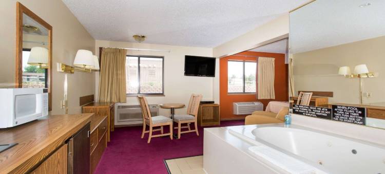 查德任温德姆速8酒店(Super 8 by Wyndham Chadron NE)图片