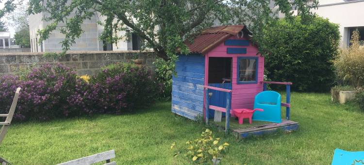 Unusual duplex with garden图片