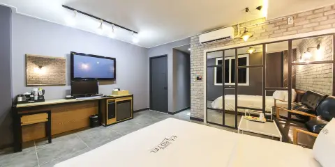 Muan Namak Oneul Hotel