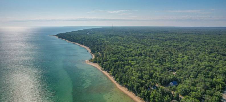户龙湖滨度假屋带私人沙滩！(Waterfront Lake Huron Getaway w/ Private Beach!)图片
