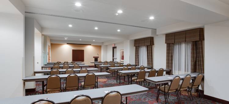 布兰登-坦帕东部洲际Staybridge Suites酒店(Staybridge Suites TAMPA EAST- BRANDON by IHG)图片