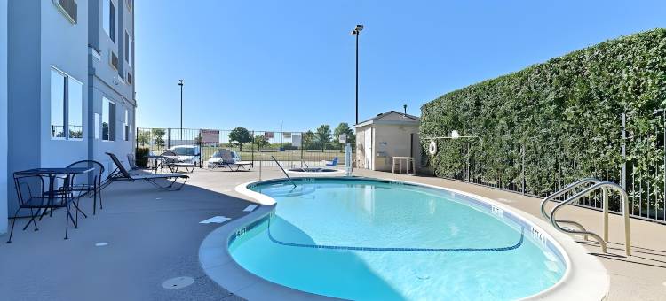 沃思堡北-霍尔特姆城品质酒店及套房(Quality Inn & Suites Fort Worth North - Haltom City)图片