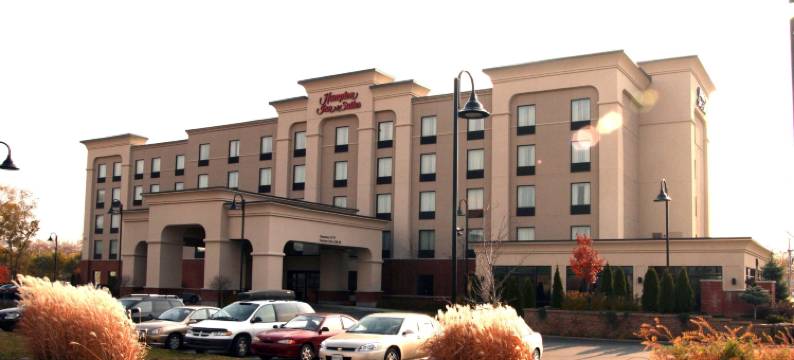 魁北克拉瓦尔希尔顿欢朋套房酒店(Hampton Inn & Suites by Hilton Laval)图片
