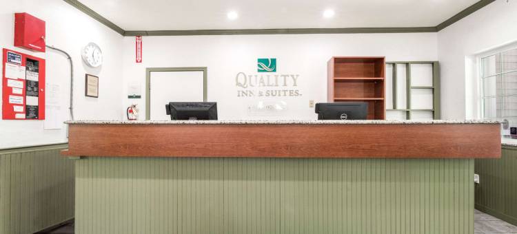 班布里治岛凯艺套房酒店(Quality Inn & Suites Bainbridge Island)图片