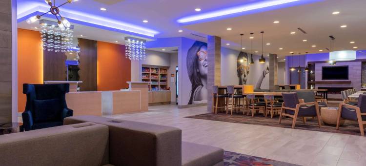 格林斯伯勒ARPT高点拉昆塔温德姆套房酒店(La Quinta Inn & Suites by Wyndham Greensboro Arpt High Point)图片