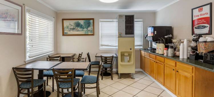 斯特布里奇20号公路伊克诺旅馆(Econo Lodge Sturbridge Route 20)图片