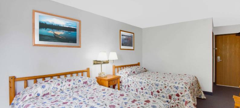 乔治湖-沃伦斯堡地区温德姆速8酒店(Super 8 by Wyndham Lake George/Warrensburg Area)图片