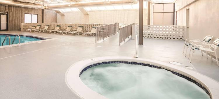 克利夫顿卢瑟福拉昆塔温德姆套房酒店(La Quinta Inn & Suites by Wyndham Clifton/Rutherford)图片