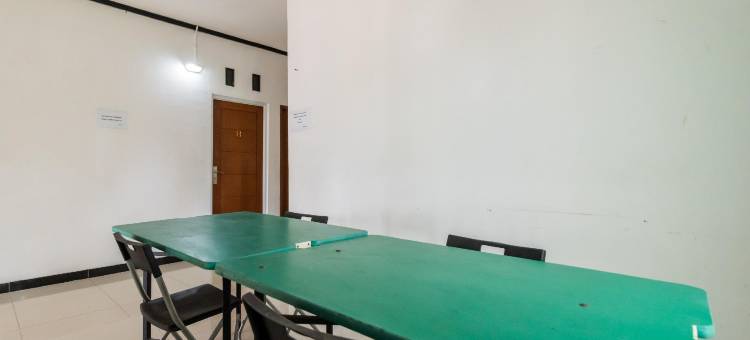 红多兹酒店-近茂物布布拉克码头(RedDoorz Near Terminal Bubulak Bogor)图片