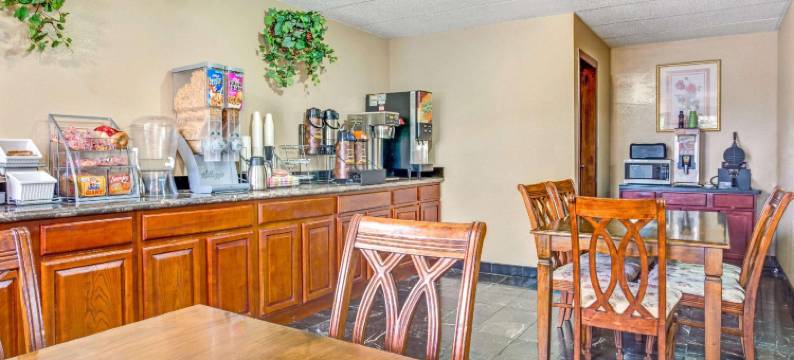 米切尔堡辛辛那提地区温德姆速8酒店(Super 8 by Wyndham Fort Mitchell Cincinnati Area)图片