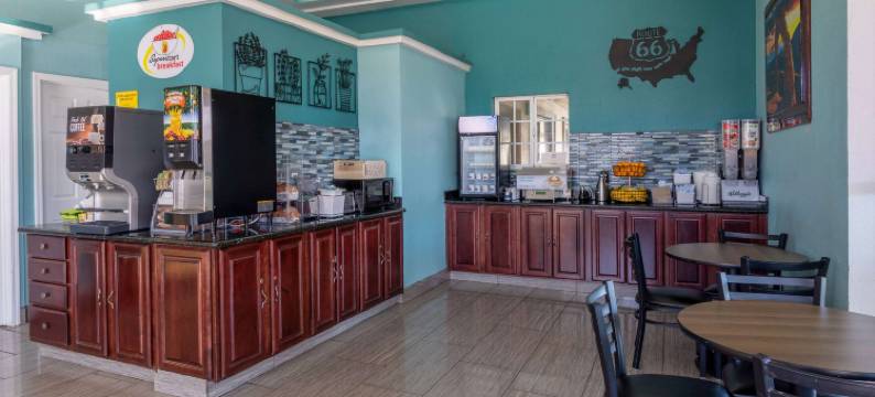 瑙-市中心温德姆速8酒店及会议中心(Super 8 by Wyndham Nau/Downtown Conference Center)图片