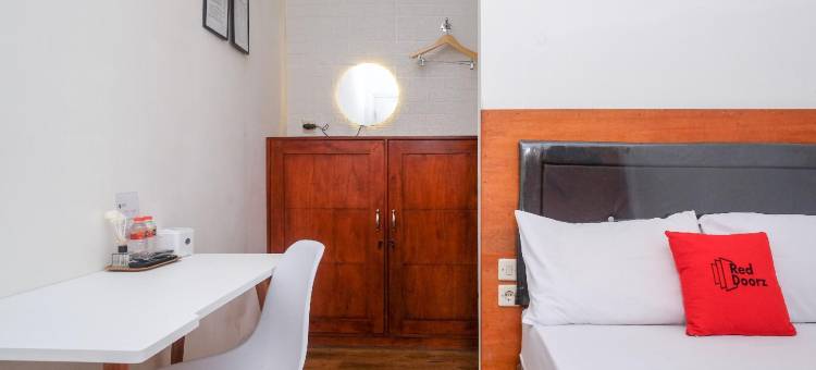 红门酒店-近三宝垄恩加利安佩尔马塔美迪卡医院(RedDoorz Near RS Permata Medika Ngaliyan Semarang)图片