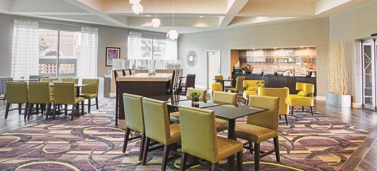 沃斯堡市景拉昆塔温德姆套房酒店(La Quinta Inn & Suites by Wyndham Fort Worth City View)图片