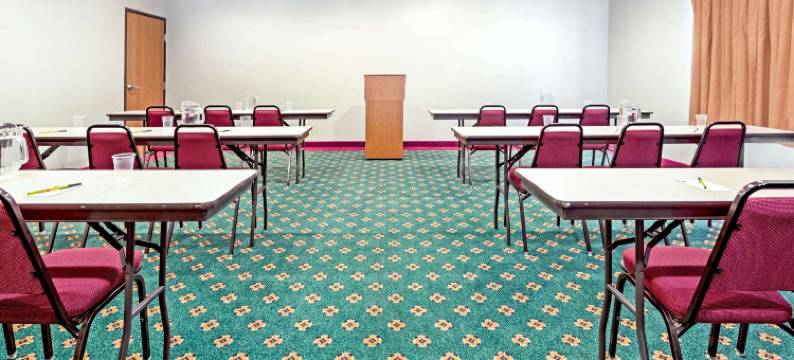 佩韦利温德姆速8酒店(Super 8 by Wyndham Pevely)图片