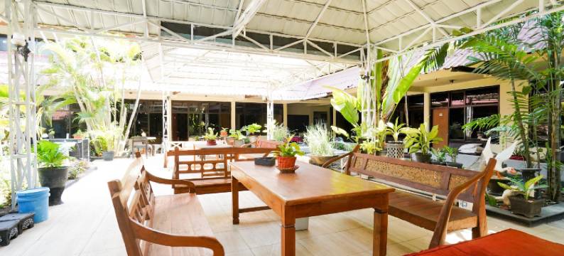 O坦皮亚托酒店(RedDoorz at Hotel Tampiarto Probolinggo Jawa Timur)图片