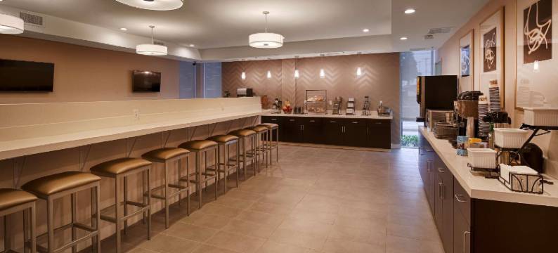 塔尔萨市中心/66 号公路拉昆塔温德姆套房酒店(La Quinta Inn & Suites by Wyndham Tulsa Downtown/Route 66)图片