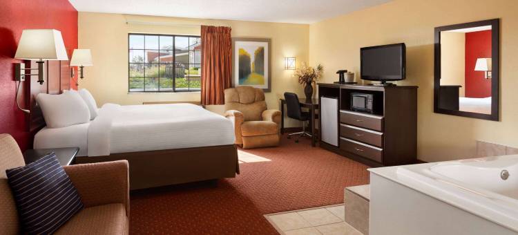 锡达拉皮兹呗盟套房酒店(Baymont by Wyndham Cedar Rapids)图片