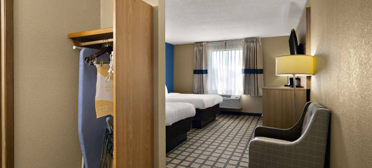 凯隆布卢明顿 - 诺尔玛罗德威酒店，近 I-55 及大学(Clarion Pointe Bloomington-Normal Near I-55 and University)图片