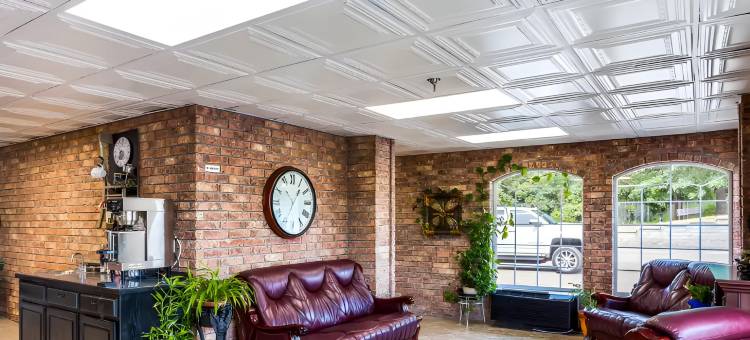 布兰森罗德威旅馆-砖房(Rodeway Inn Branson, Brick House)图片