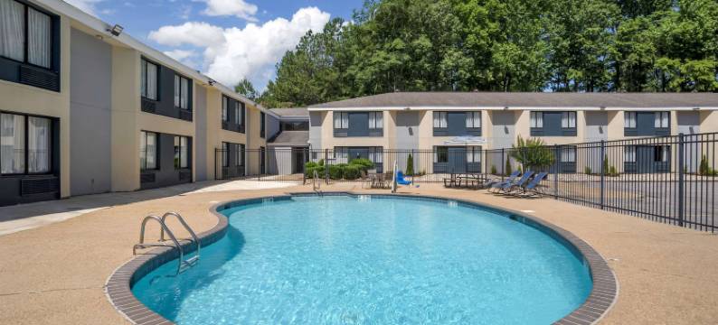 塔斯卡卢萨大学附近罗德威酒店(Rodeway Inn Tuscaloosa Near University)图片