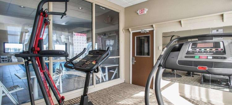 圣路易斯 - 黑泽尔伍德舒适套房酒店(Comfort Inn & Suites St Louis-Hazelwood)图片